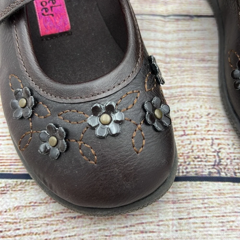 Brown Maryjanes with flowers Sz 7 EUC